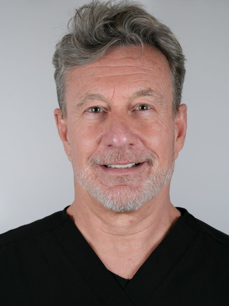 Ifj. Dr. Decker Iván
